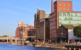 City Apartment Duisburg 1#Netflix &Wlan &Kingsize Bett &Kaffee Maschine&Zentral&500m Innenhafen&2 min U Bahn